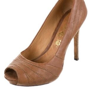 L.A.M.B. Tan Vero Cuoio Leather Peep Toe Stiletto Heels on Wood Stems - Size 9.5